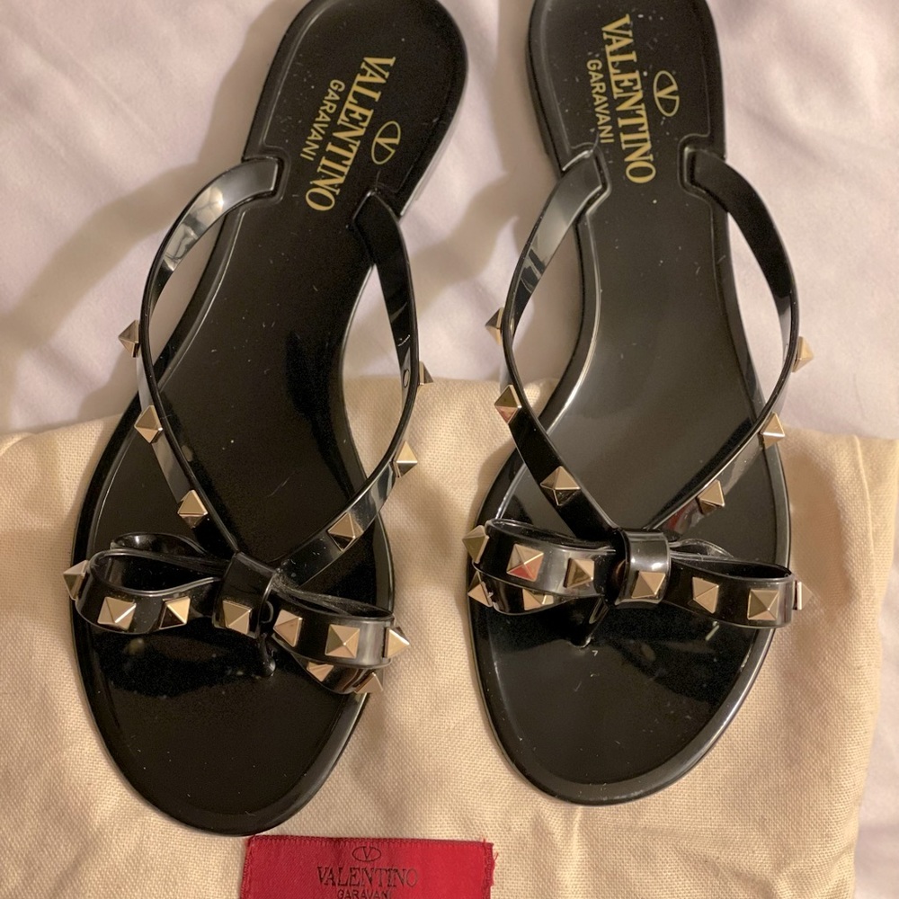 Valentino Garavani Rubber Rockstud Thong Jelly